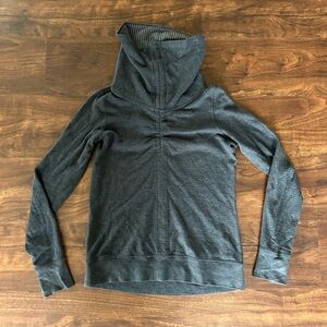 Lululemon In A Cinch Long Sleeve Tee 
Reversible 
Heathered Black Soot Stripe 
6